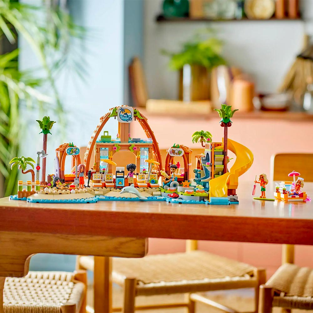 Family Holiday Beach Resort - LEGO® Friends 42673