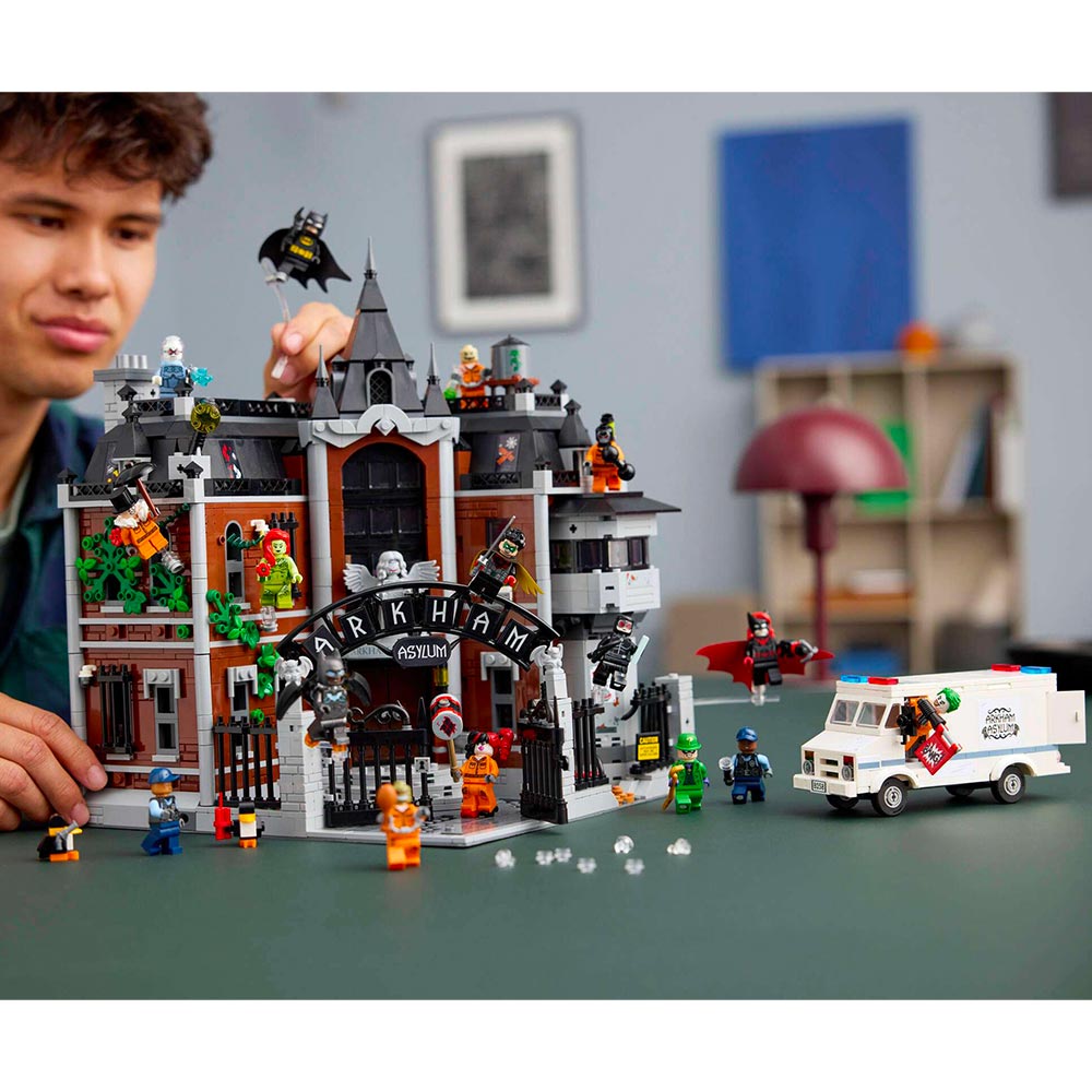 Arkham Asylum - LEGO® DC Comics 76300