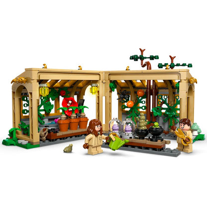 Hogwarts Castle: Herbology Class - LEGO® Harry Potter 76445